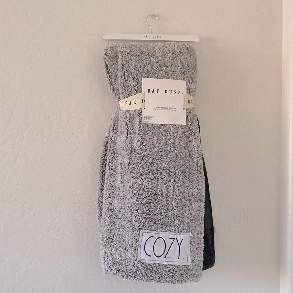 NWT Rae Dunn Sherpa Throw